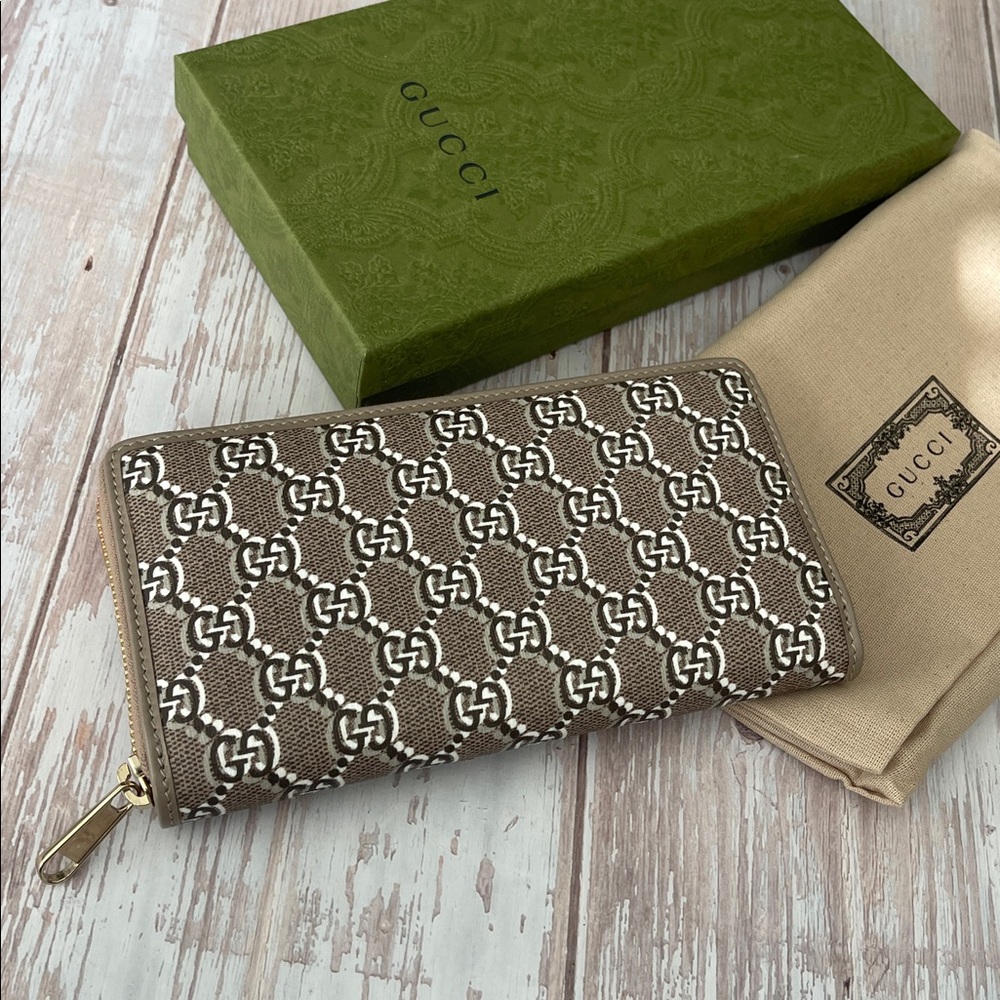 $1,450 New Authentic GUCCI Shadow Long Large Wallet Beige nude signature logo